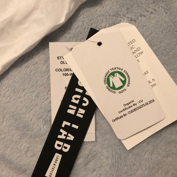 (xs) white cropped tee - Picture 3 of 3